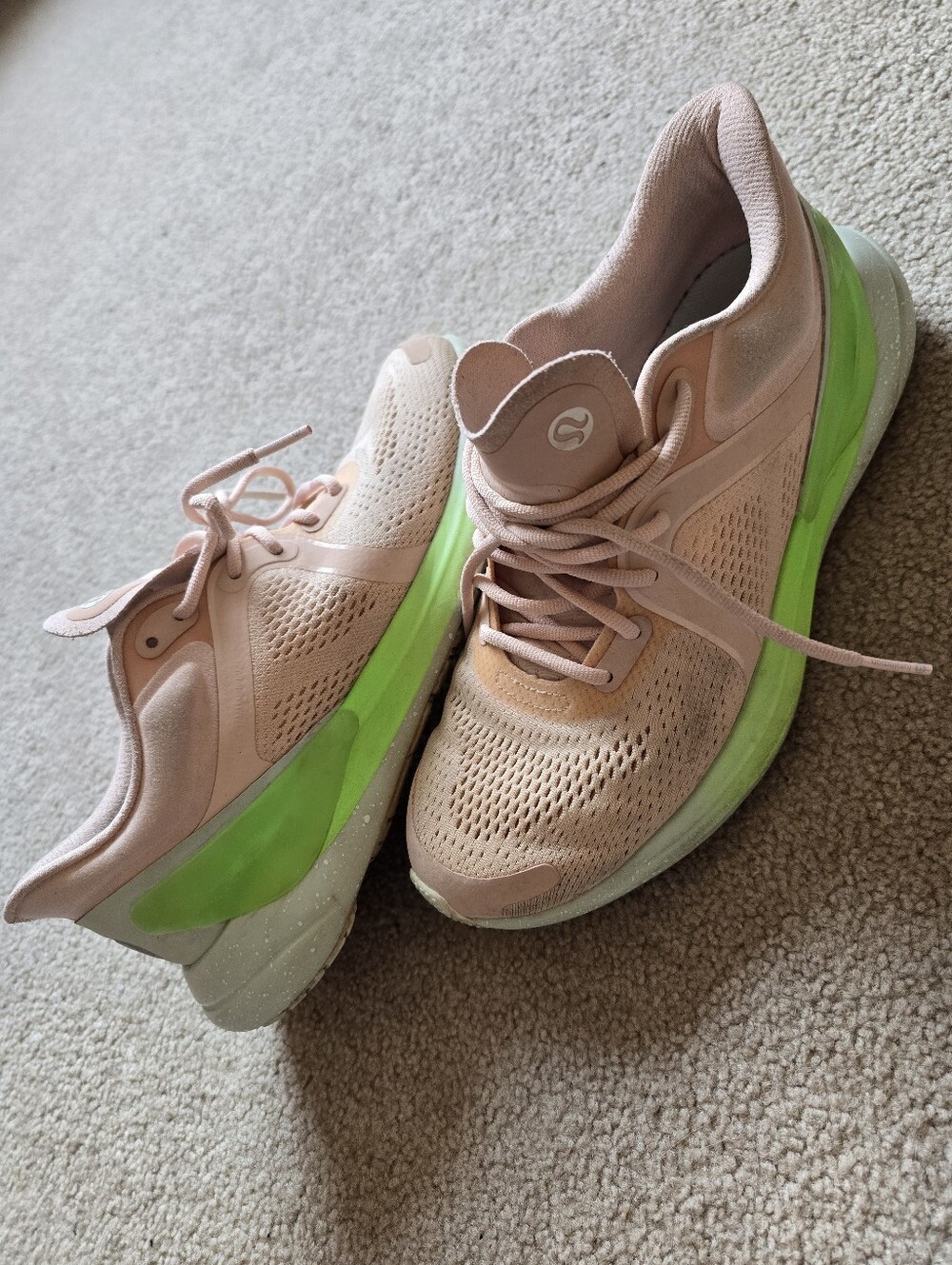 Lululemon 2022 Blissfeel Womens Running ShoeButter Pink / Scream Green $148